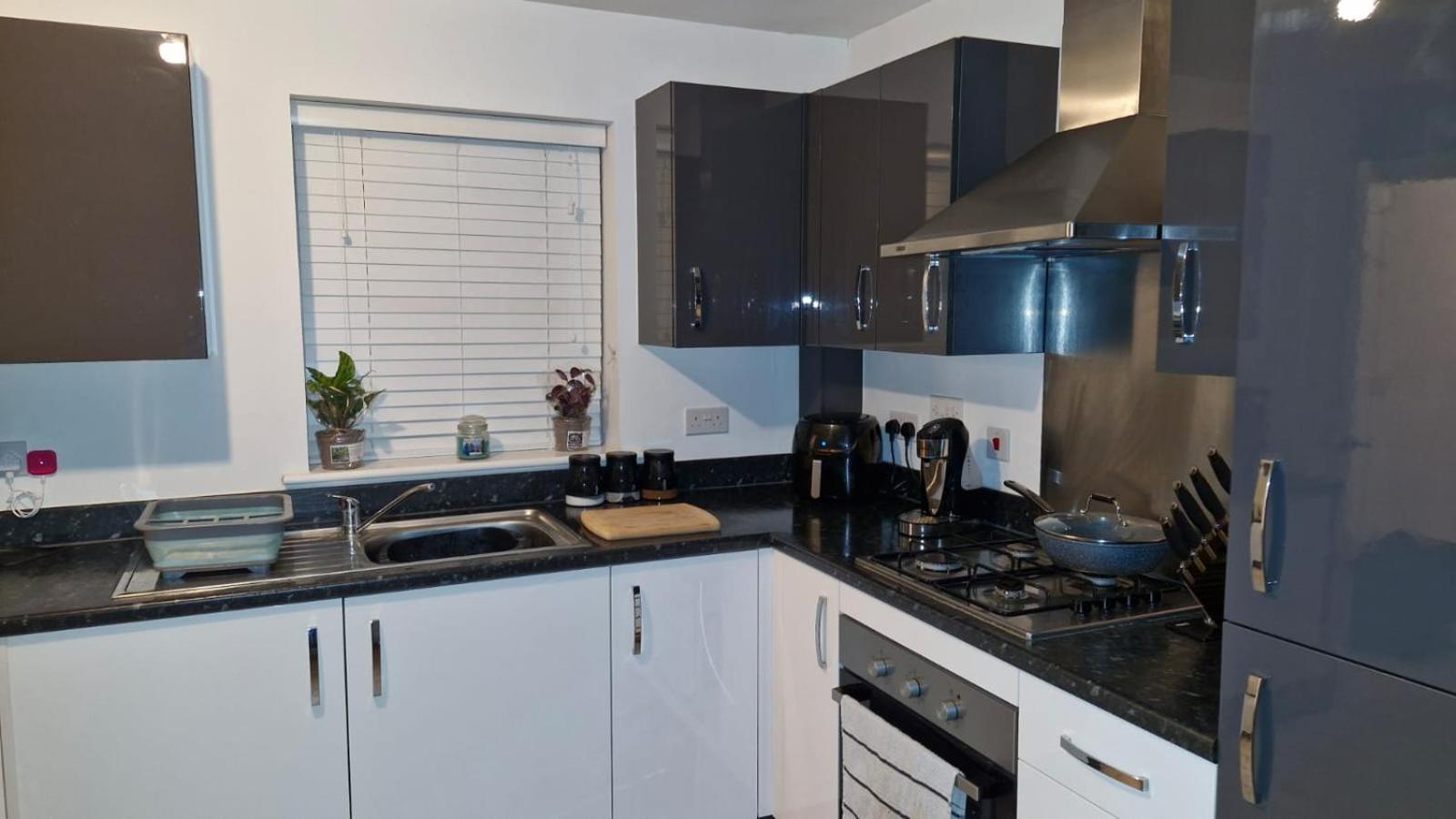 Modern Double Room With En-Suite, Parking & Fast Wifi - Close To Beach Sandgate Exteriör bild